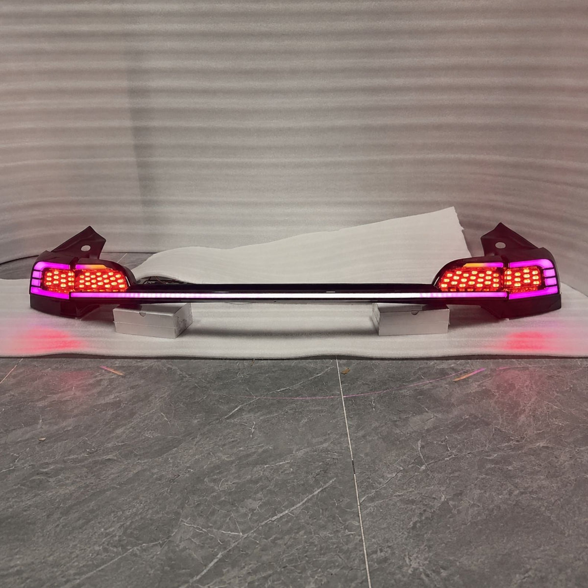 Luces traseras LED RGB distintivas y barra de luz para Tesla Model 3 (2017–2023)